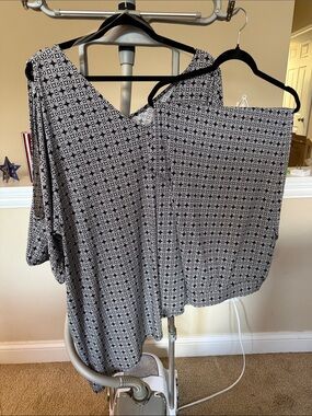 Lane Bryant Women's Black & White Printed V-Neck Pant set-Classic Casual Layer